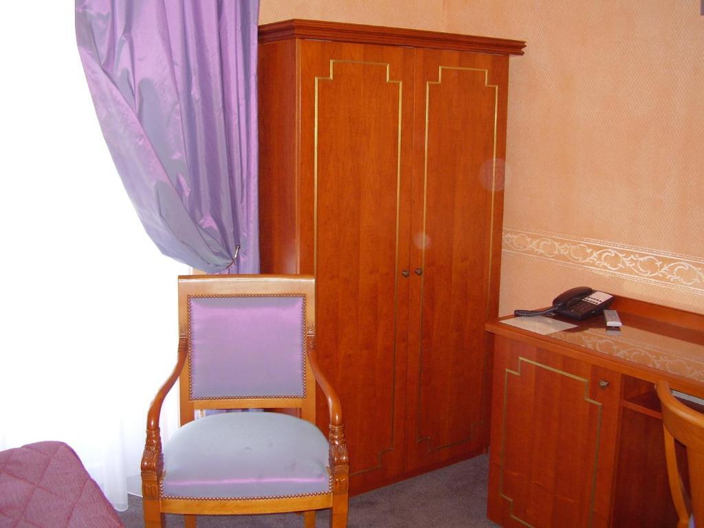 Logis Hotel & Restaurant Du Chemin Des Dames Corbeny Room photo