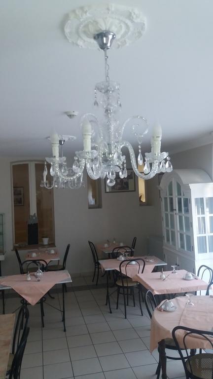 Logis Hotel & Restaurant Du Chemin Des Dames Corbeny Exterior photo